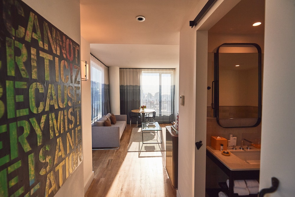 Suite, 1 Bedroom (Freedom Tower View)