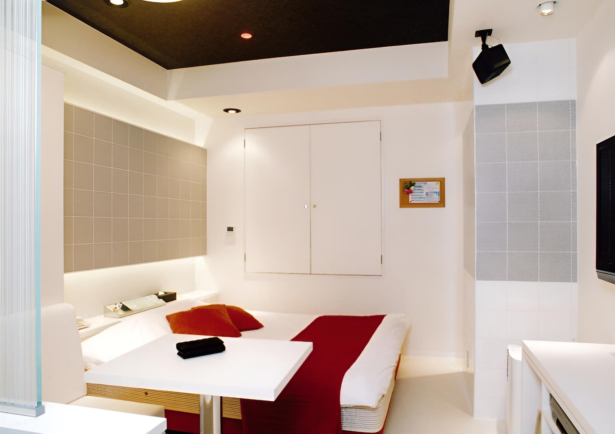 Basic Double Room (Standard) - Photo 9