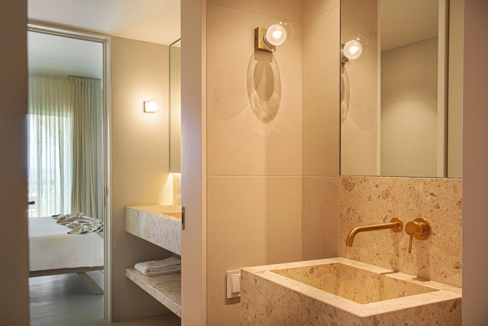 Premium Suite - Photo 10