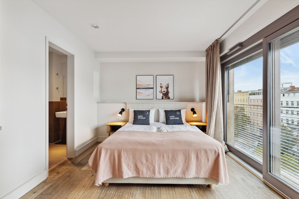 Suite S photo 3