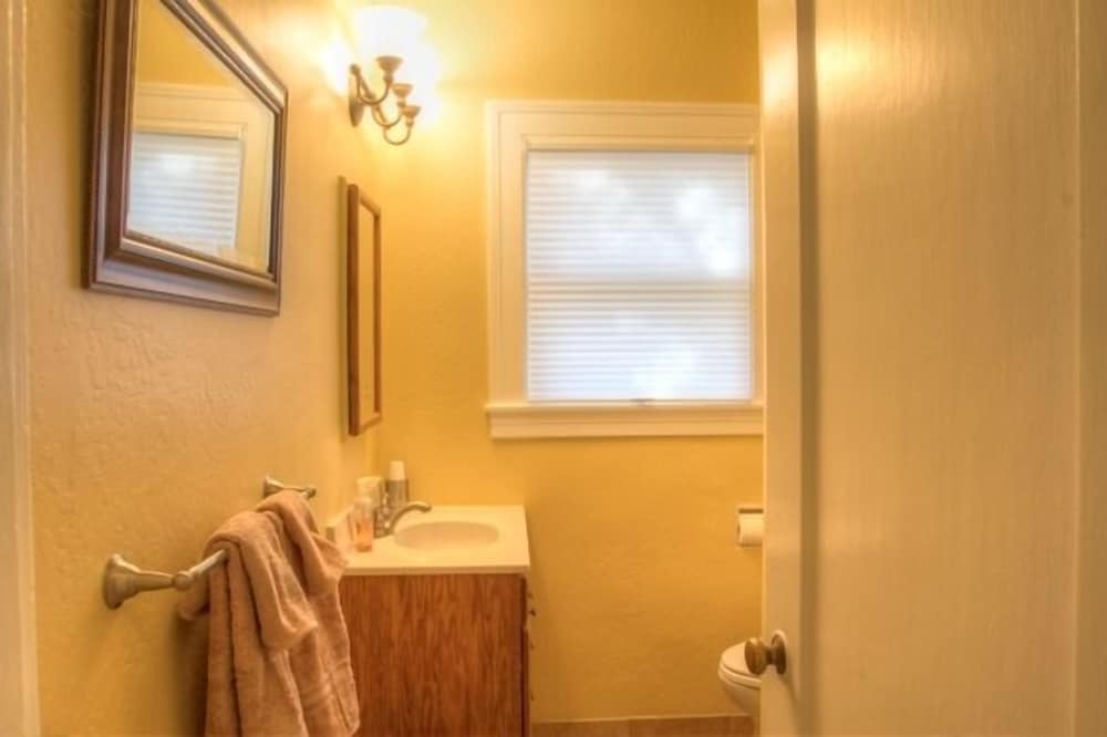 House (2 Bedrooms) photo 2