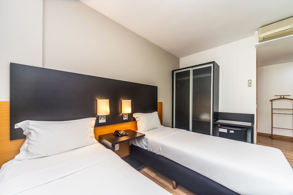 Two-Bedroom Suite thumbnail 5