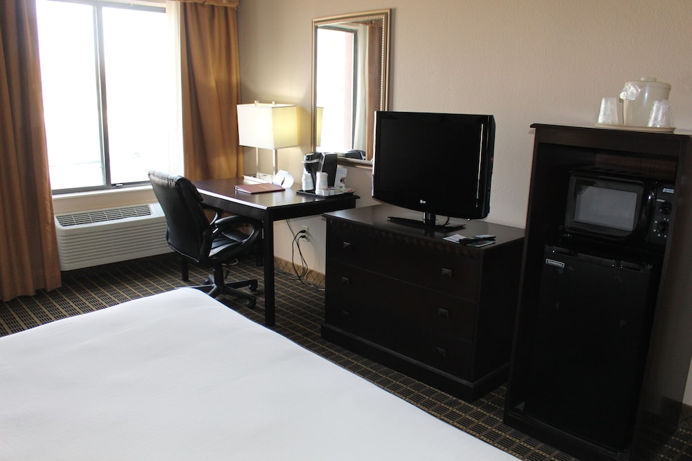 Standard Room, 2 Queen Beds - Photo 4