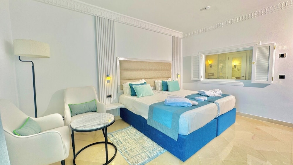 Superior Double Room, Sea View - Photo 1