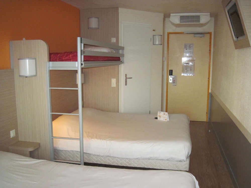 Standard Room, Multiple Beds (1 Double and 1 Single bed) - Photo 7