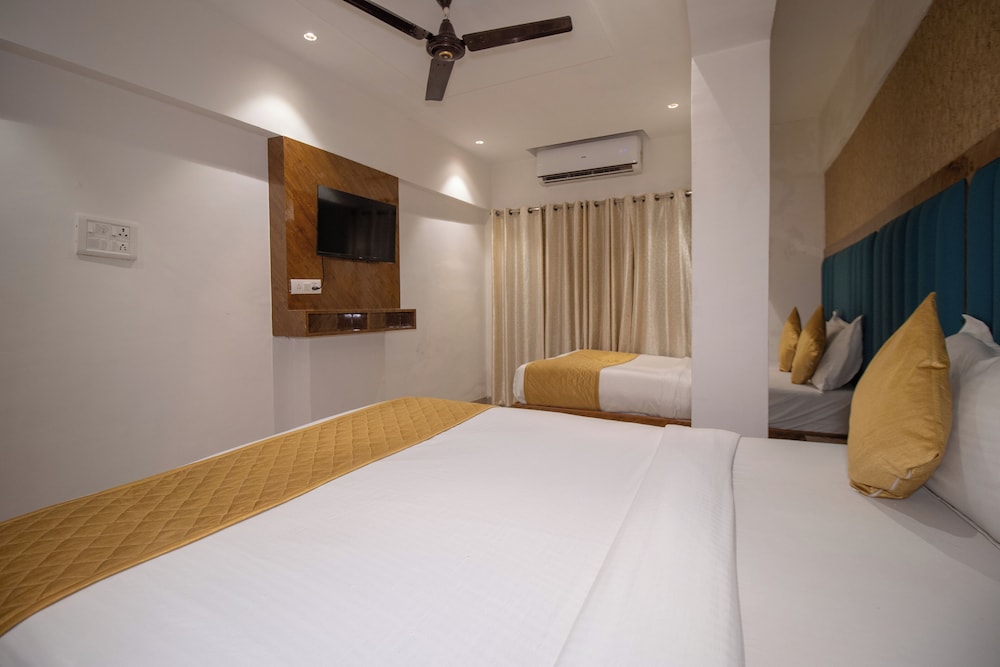 Quadruple Room, City View
