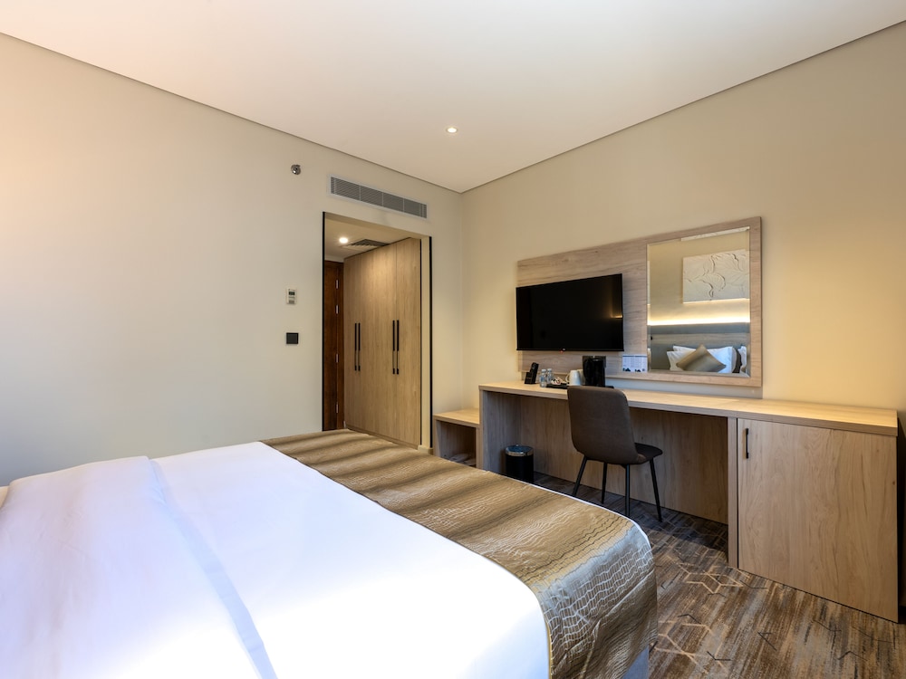 Room, 1 King Bed photo 2