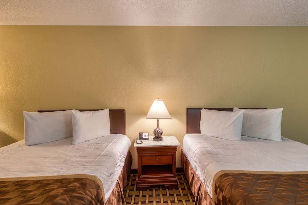 Double Room, 2 Queen Beds photo 3