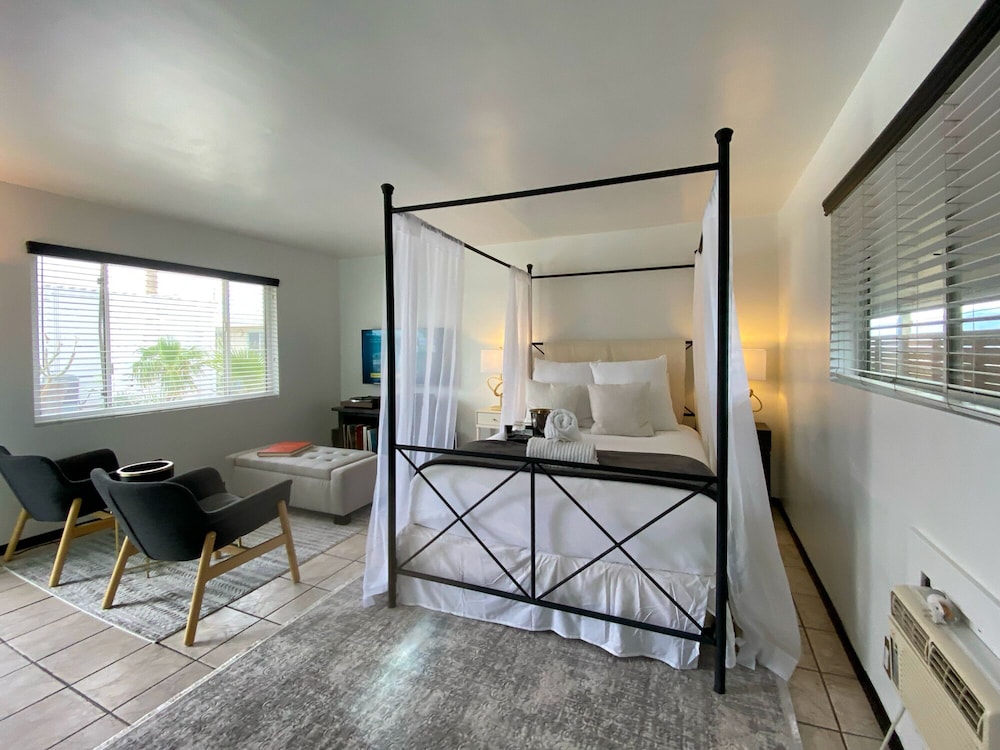 Rm 14 | The Dr. Dre Suite photo 1