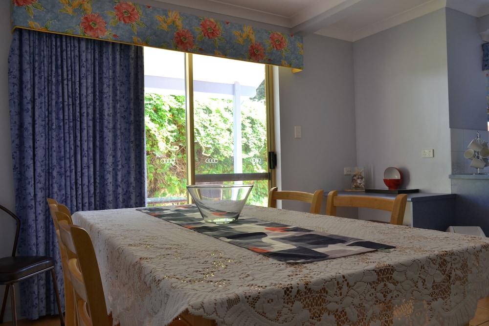 Villa with Garden View - Photo 17