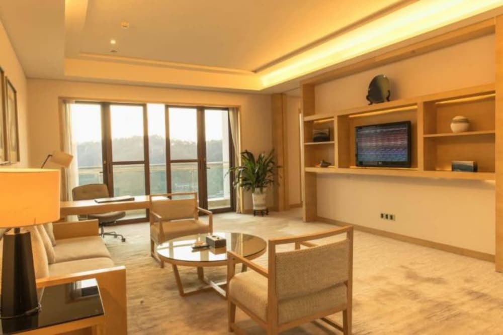 Deluxe Suite, River View photo 2