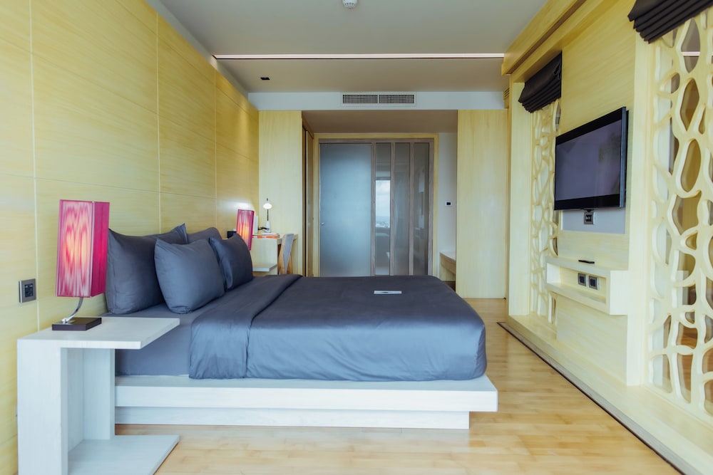The Senses Suite with Private Jacuzzi- Free Minibar photo 3