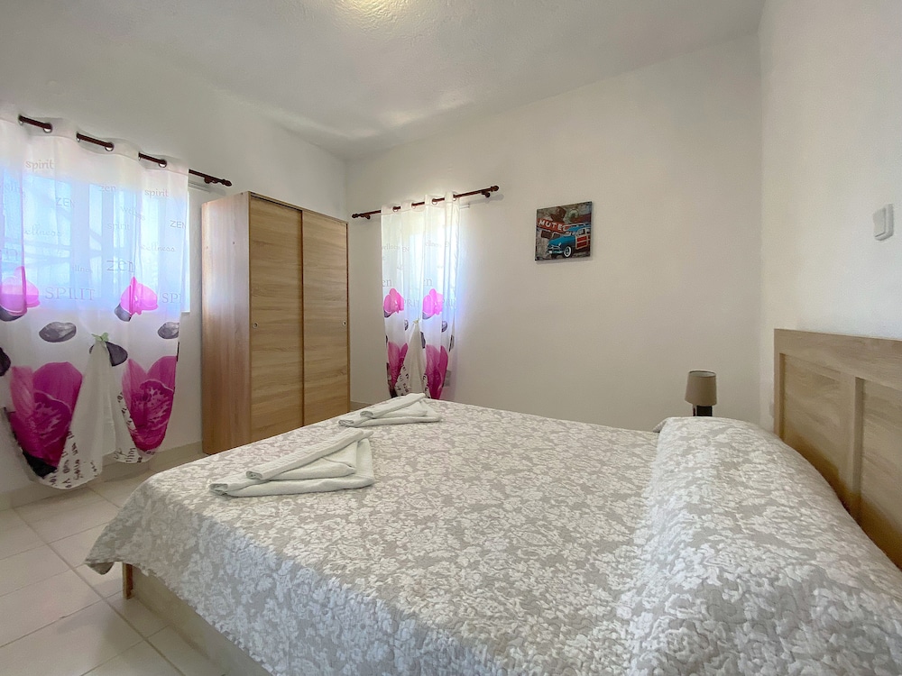 Family House, 2 Bedrooms, Sea View photo 2