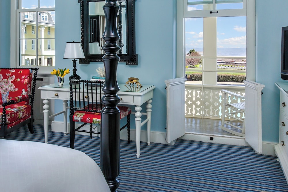Room, 2 Queen Beds, Balcony (Ocean Side) photo 3