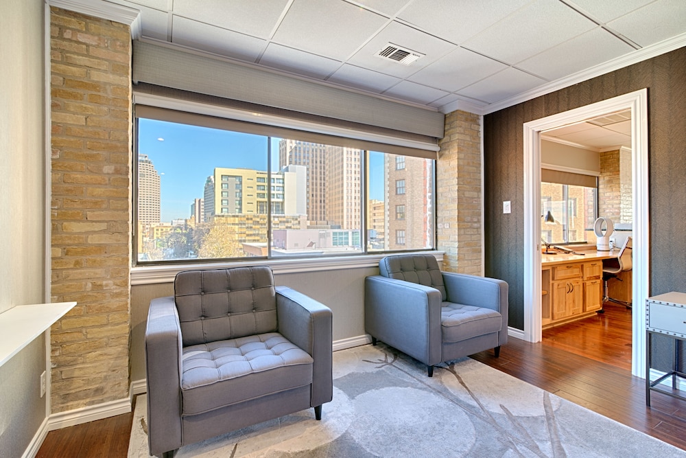 Apartment Suite - Photo 3