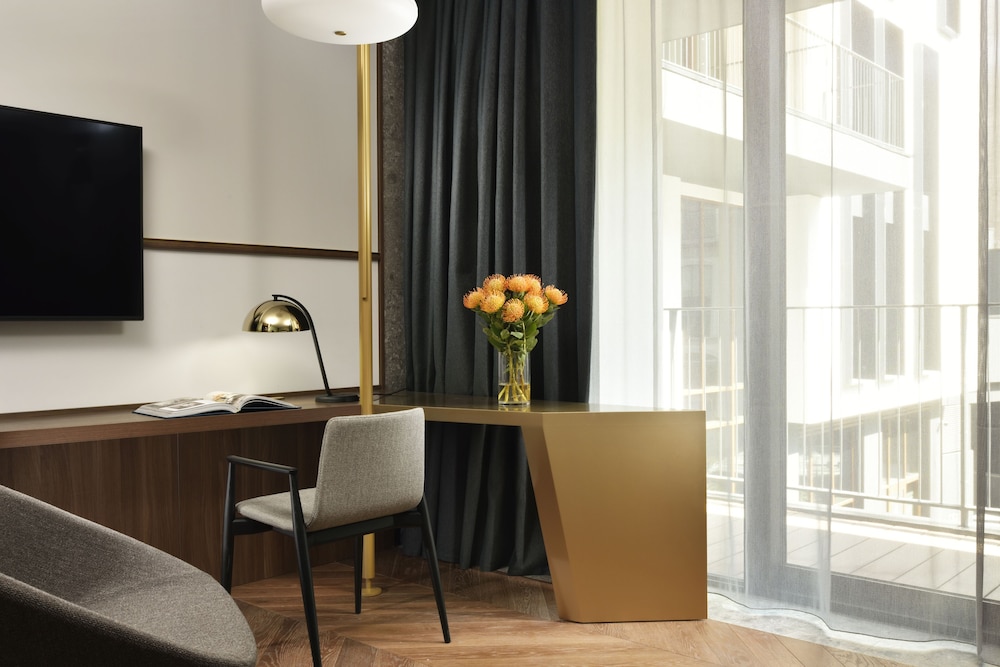 Club Room, City View