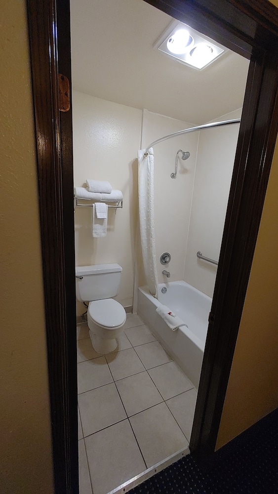 Room, 2 Queen Beds, Non Smoking - Photo 9