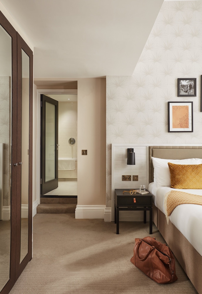 Superior Room, 1 King Bed with Sofa bed photo 2