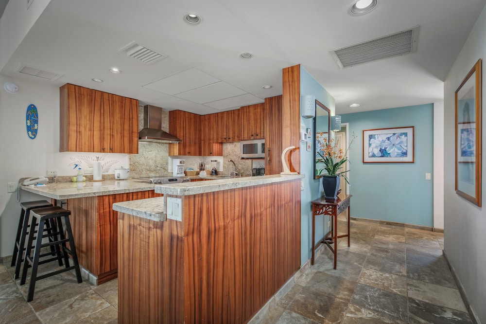 Room, 2 Bedrooms, 2 Bathrooms, Oceanfront (Unit 314) photo 3