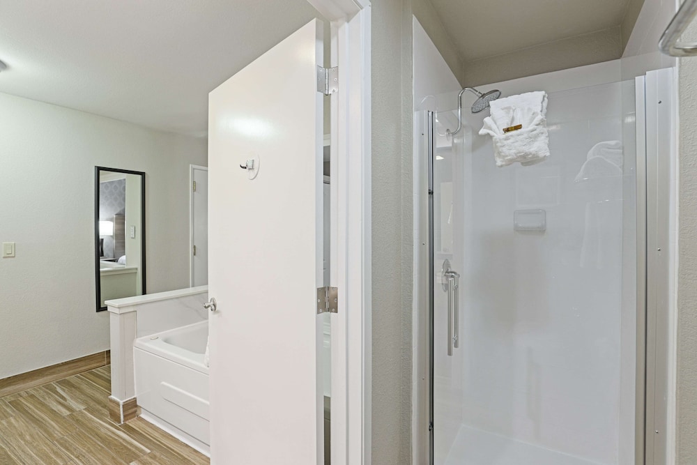 Suite, 1 King Bed, Non Smoking, Fireplace (with Sofabed) - Photo 4