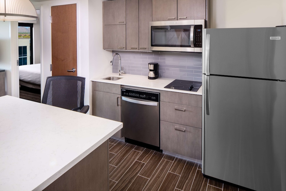 Suite, 1 Bedroom (High Floor) - Photo 1