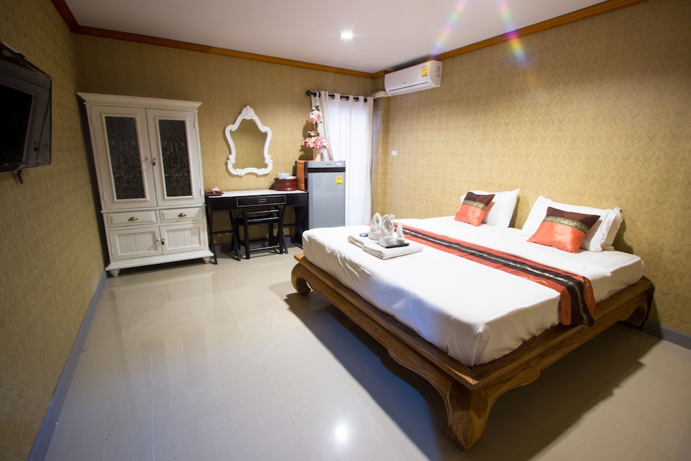 Deluxe Double Bed