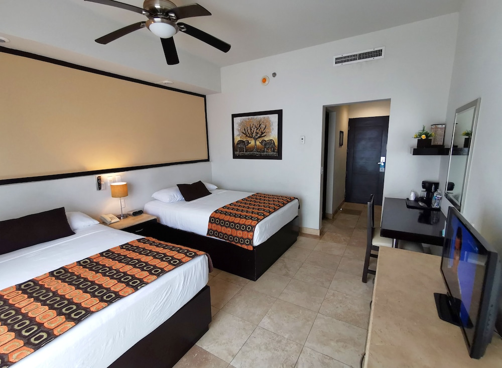 Room, 2 Double Beds, Partial Ocean View - Photo 1