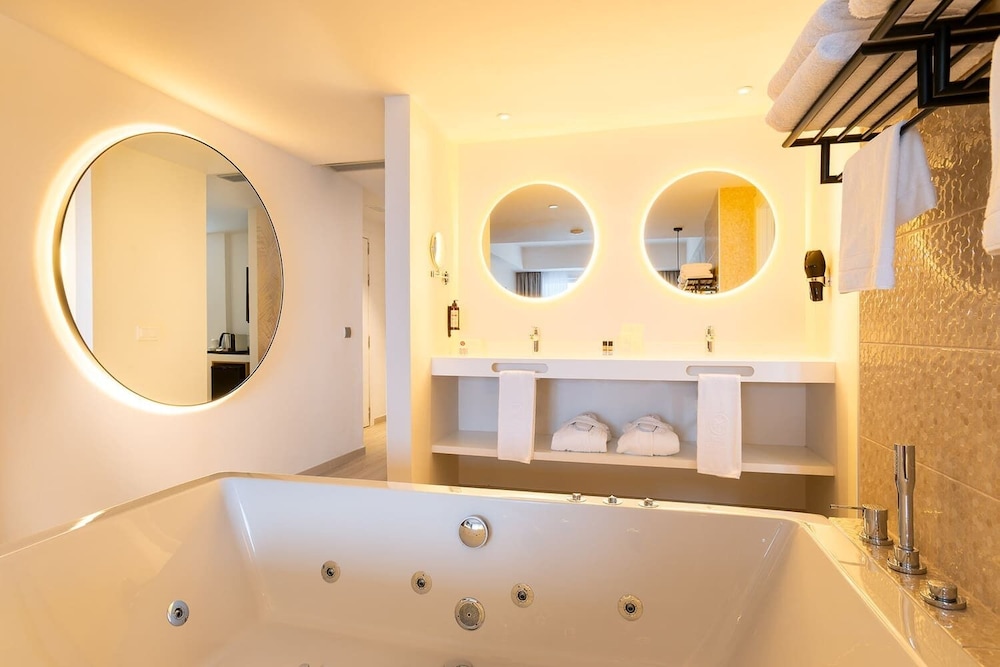 Romantic Room thumbnail 6