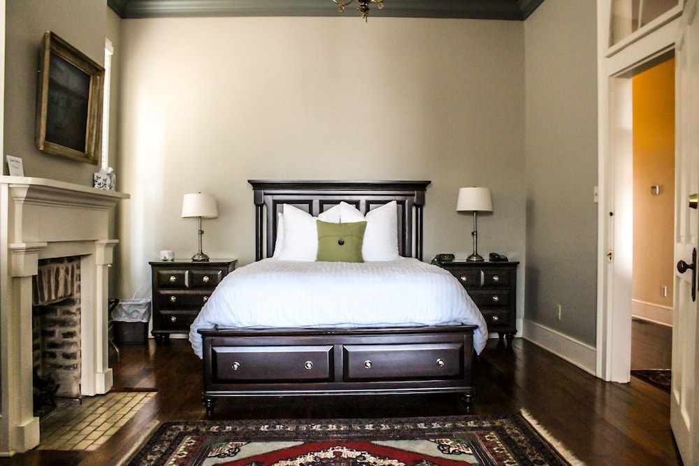 Classic Cottage, Multiple Bedrooms (Blakely Cottage)