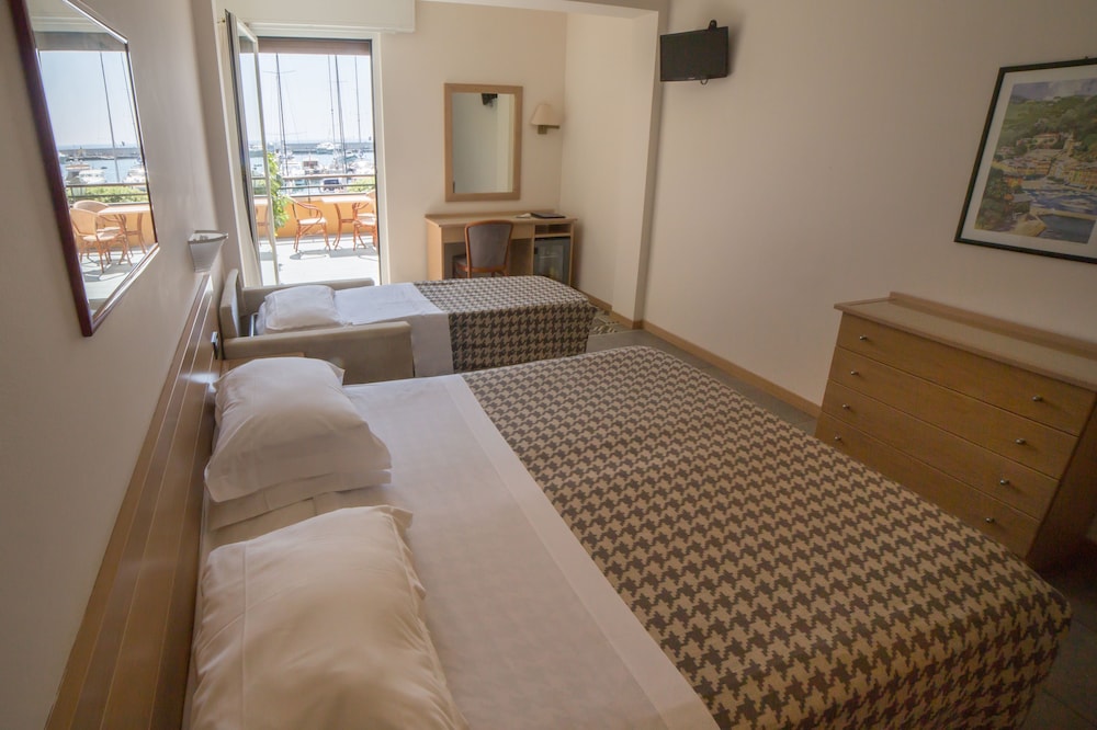 Triple Room, 1 Bedroom, Terrace, Sea View - Photo 7