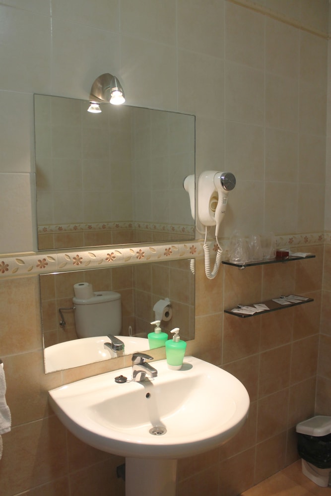 Double Room Single Use, Private Bathroom photo 2