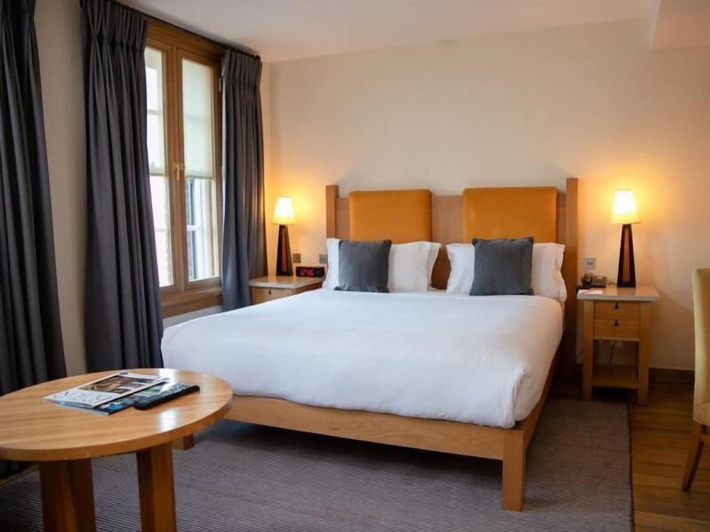 Classic Suite, 1 King Bed with Sofa bed, River View photo 1