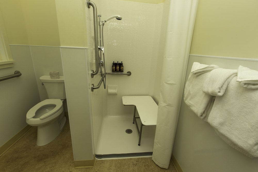 Standard Room, Parkside Refurbished 1 Double & 1 Single photo 2