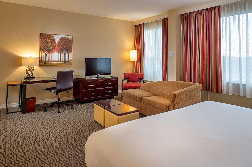 Junior Suite, 1 King Bed, Non Smoking photo 3