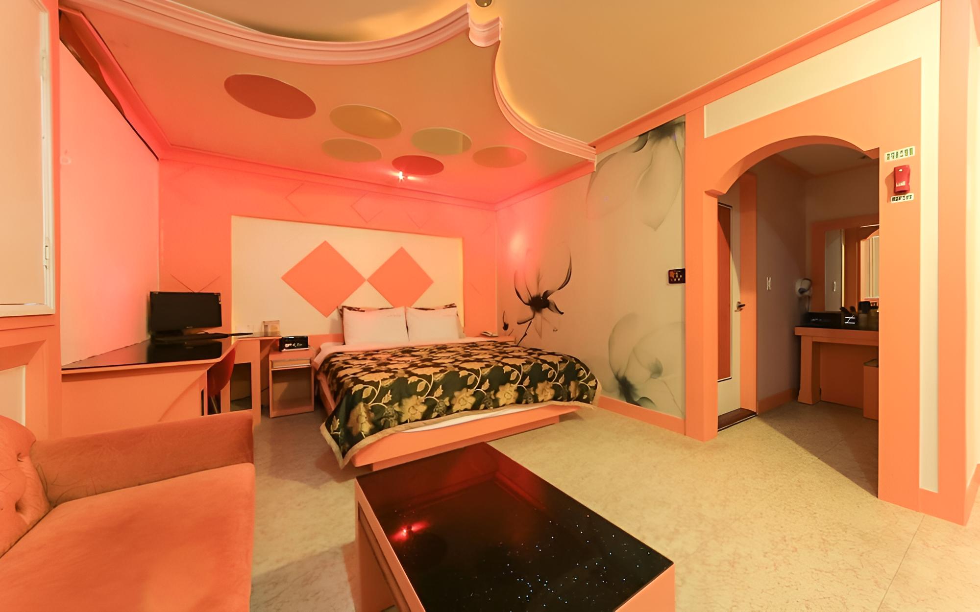 Room (Standard Room) - Photo 1