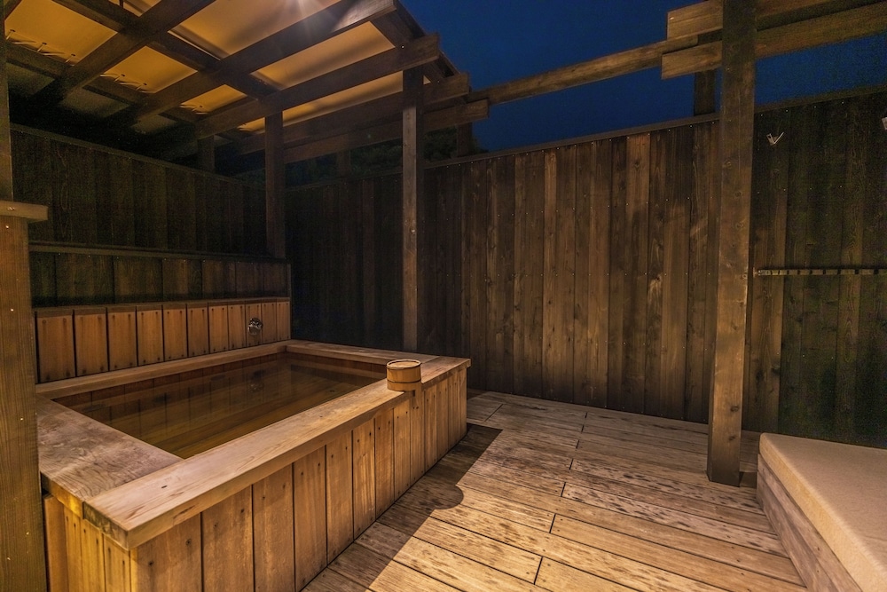 Deluxe Twin Room with Roof Top Open Air Bath - Photo 15