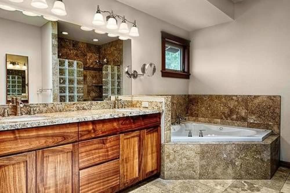 Executive Room (King Suite Double Shower, Jetted Tub,) photo 3