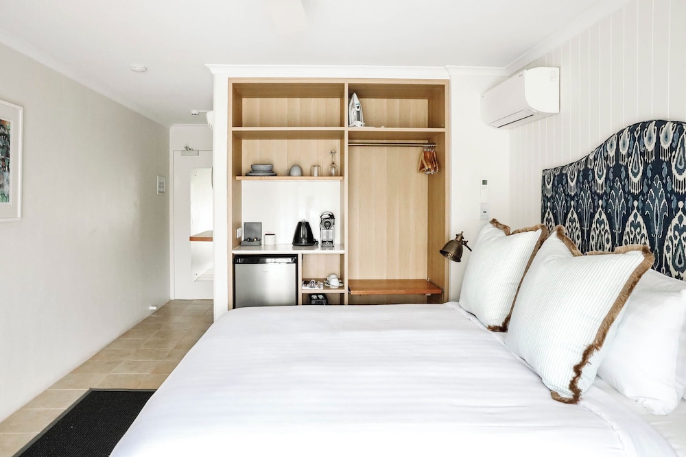 Deluxe Room, 1 King Bed photo 3