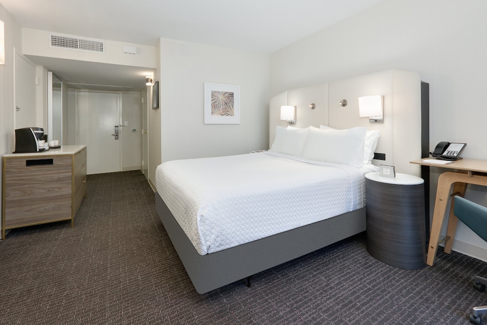 Standard Room, 1 Queen Bed, Accessible (Mobility) - Photo 1
