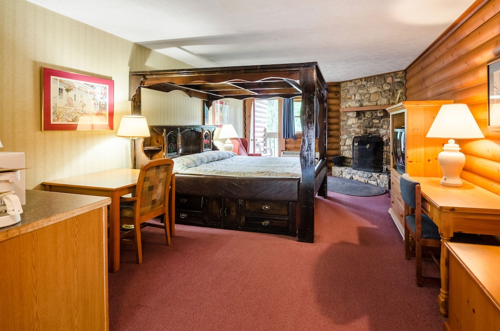 King Log Motel Room (Wood Burning Fire Place)