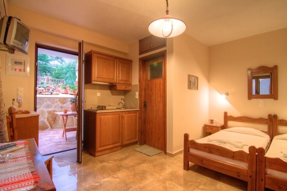 Standard Twin Room, Patio, Garden View photo 2