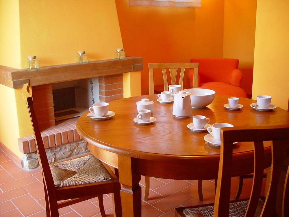 Deluxe Apartment, 2 Bedrooms, Kitchen, Garden Area (Cinghiale) photo 2