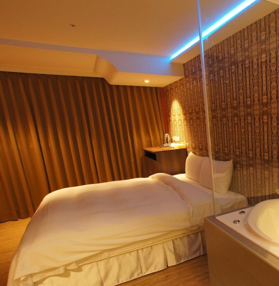 Luxury Room, Jetted Tub photo 2