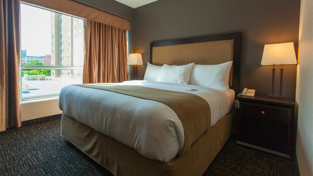 Executive Suite, City View - Photo 1