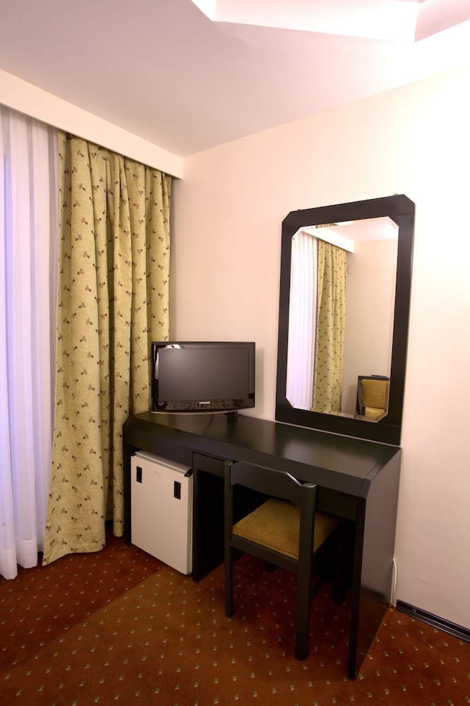 Deluxe Family Room photo 3