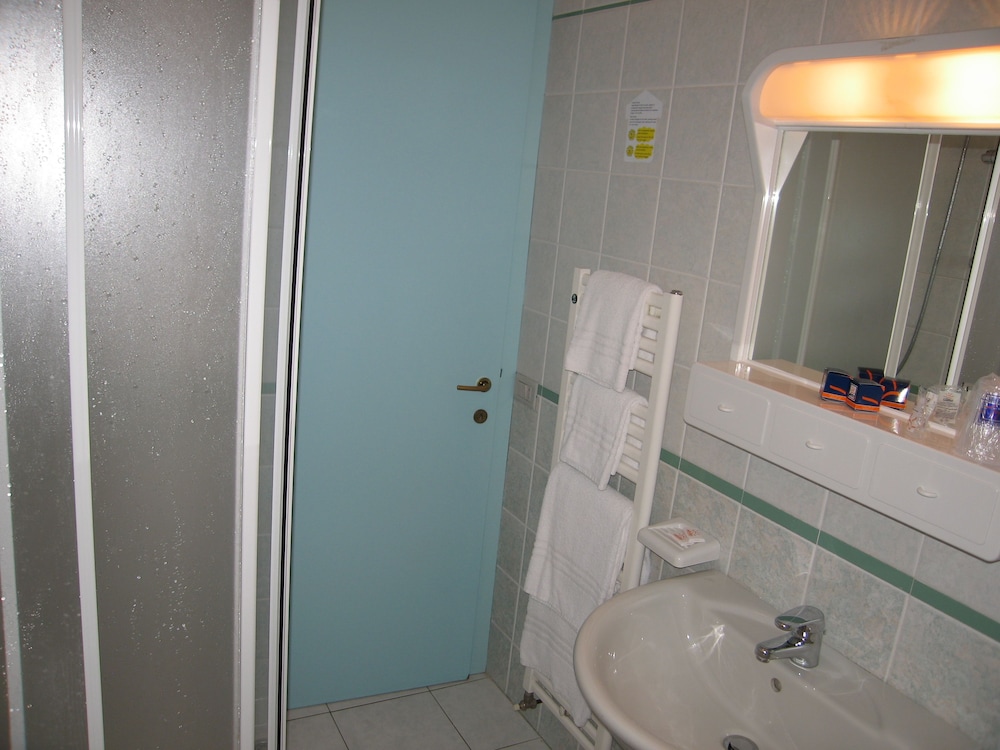 Double or Twin Room - Photo 2