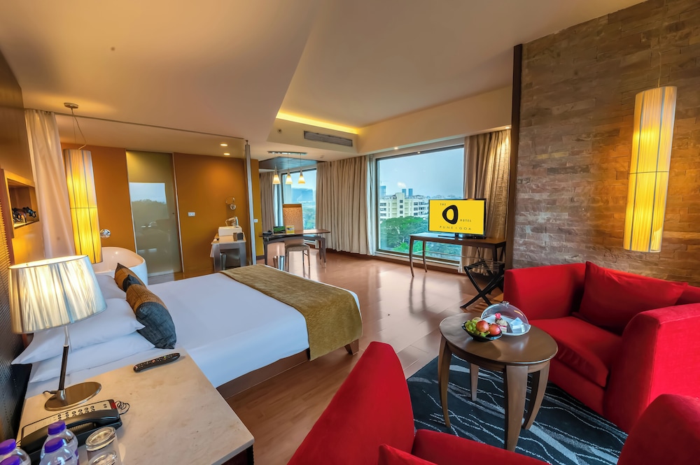 Suite with Bathtub, 2 way Airport Transfer - Photo 2