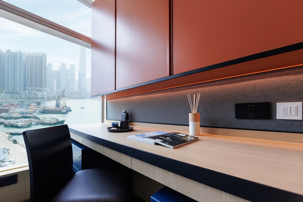 Deluxe Harbour/Sea View Studio photo 2
