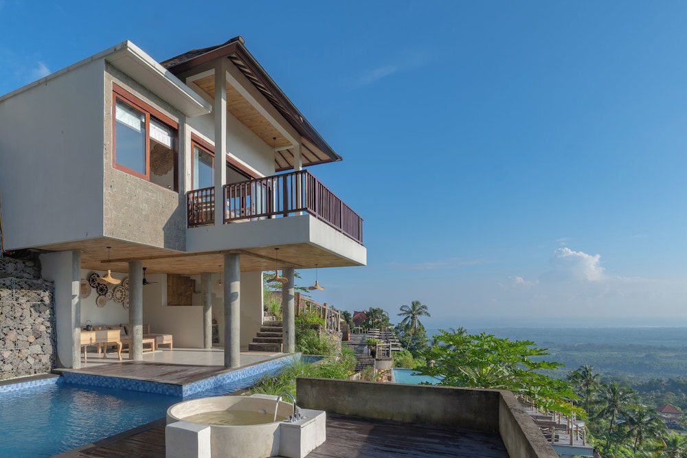Royal Jacuzzi Pool Villa - Photo 1