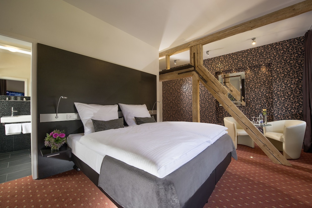 Comfort Double Room, 1 King Bed, Mountain View
